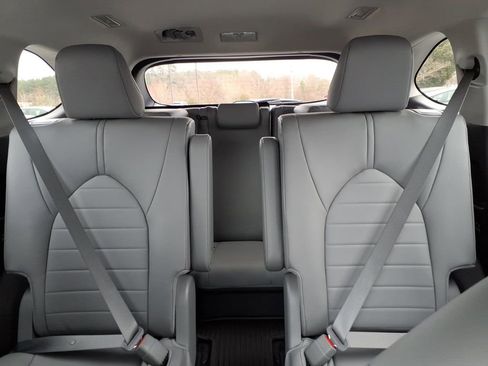 New 2026 Toyota Highlander XLE image 13