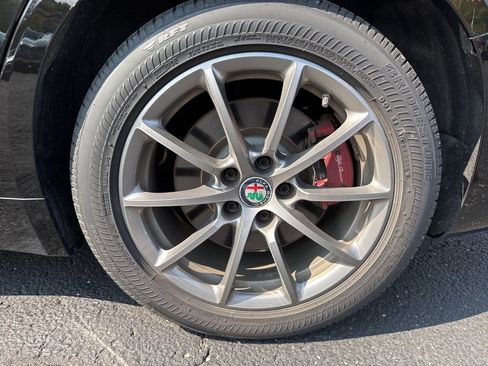 Used 2018 Alfa Romeo Giulia AWD image 19