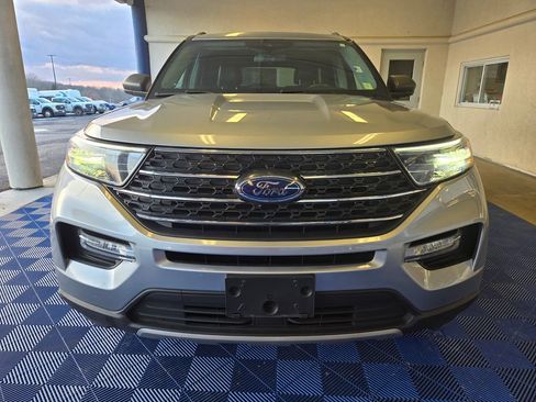 Used 2022 Ford Explorer XLT w/ Equipment Group 202A image 2