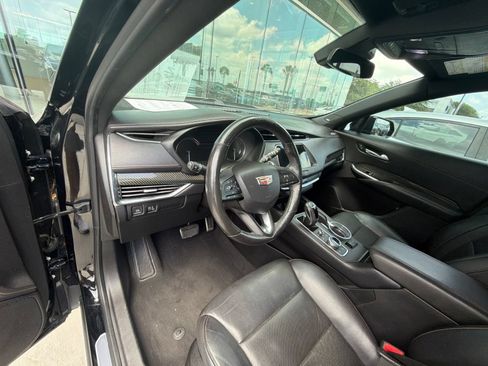 Used 2019 Cadillac XT4 Sport FWD image 16