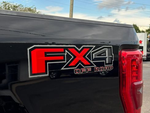 Used 2017 Ford F250 Platinum w/ Platinum Ultimate Package AWD/4WD image 13