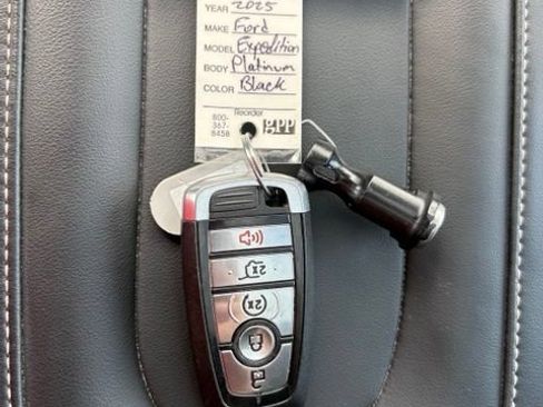 Used 2025 Ford Expedition Platinum AWD/4WD image 6