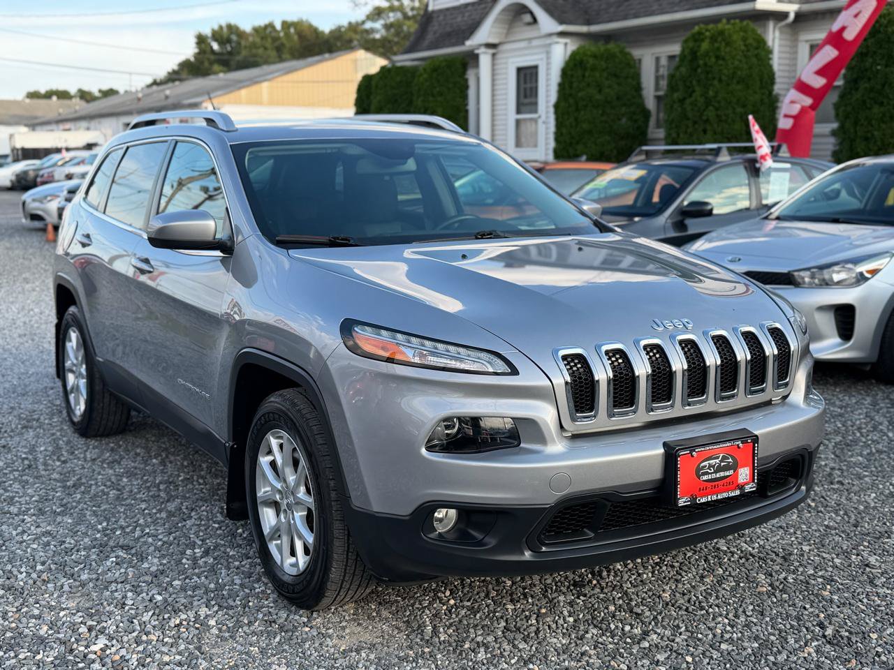 Used 2014 Jeep Cherokee Latitude w/ Cold Weather Group AWD/4WD image 1