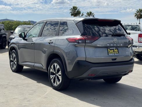Used 2023 Nissan Rogue SV image 4