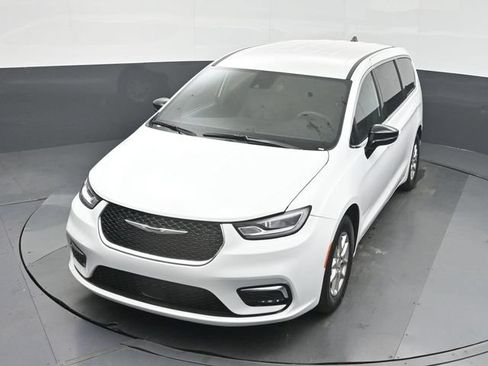 Used 2026 Chrysler Pacifica Select FWD image 42