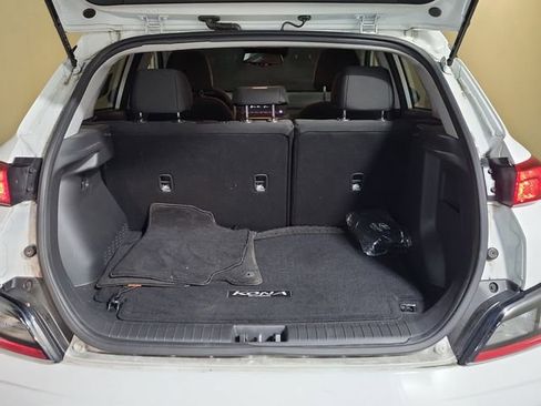 Used 2023 Hyundai Kona SE image 11