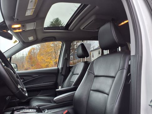 Used 2022 Honda Pilot Touring image 7