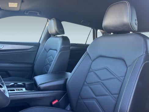 Used 2025 Volkswagen Atlas Cross Sport SE image 23