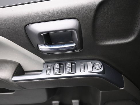Used 2018 Chevrolet Silverado 1500 Custom w/ Custom Value Package image 8