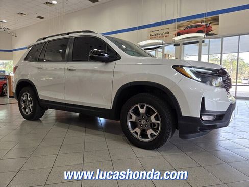 Used 2023 Honda Passport TrailSport image 3