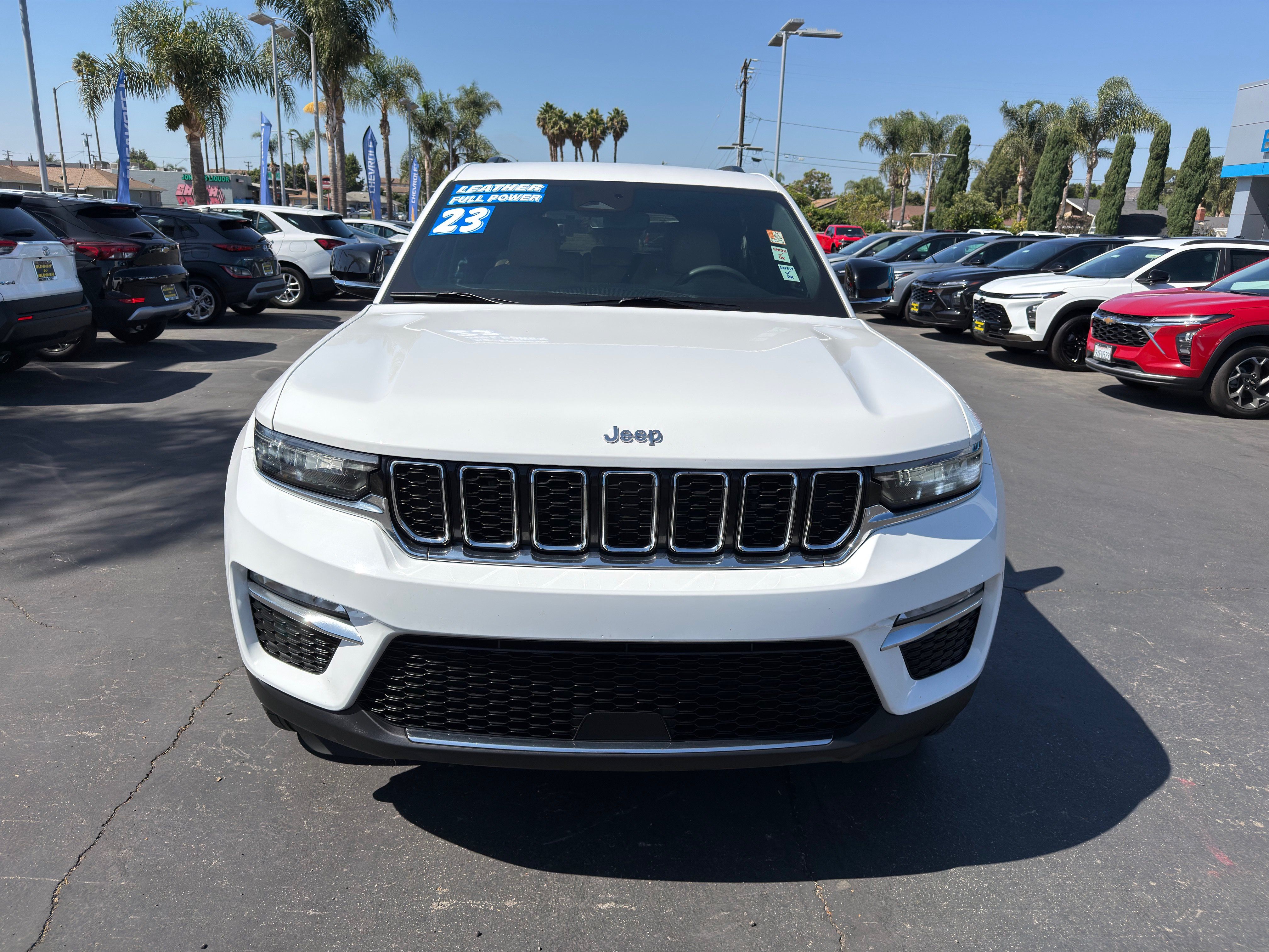Used 2023 Jeep Grand Cherokee Limited w/ Trailer Tow Prep Group (B) AWD/4WD image 3