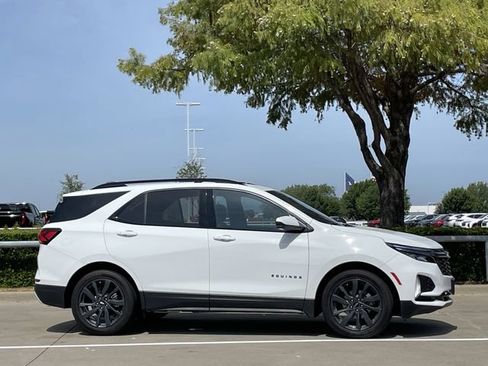 Used 2023 Chevrolet Equinox RS FWD image 3