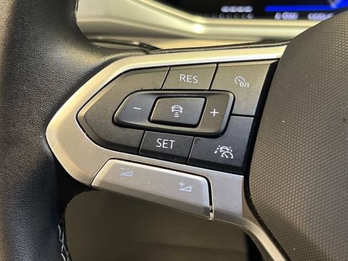 Certified 2025 Volkswagen Taos SE FWD image 20