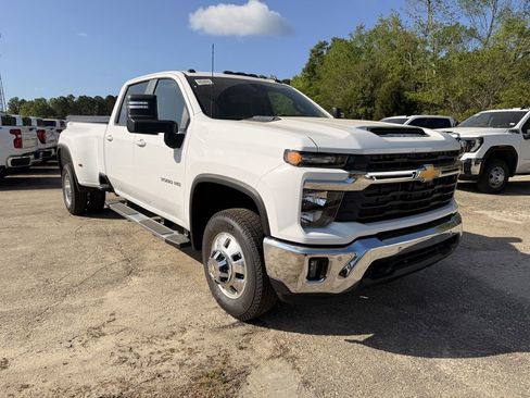 New 2026 Chevrolet Silverado 3500 LT w/ All Star Edition AWD/4WD image 9