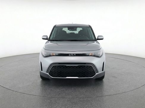 Used 2025 Kia Soul LX w/ LX Technology Package FWD image 2