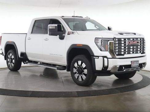 Used 2024 GMC Sierra 2500 Denali w/ Denali Reserve Package AWD/4WD image 2