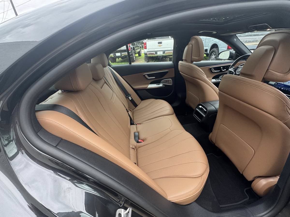 Used 2025 Mercedes-Benz E 350 Sedan w/ Multicontour Seating Package image 10
