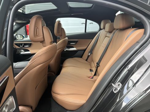 Used 2024 Mercedes-Benz E 350 4MATIC Sedan image 33
