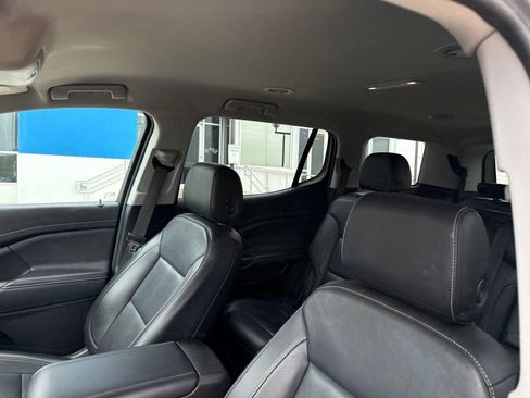 Used 2023 GMC Acadia SLT FWD image 18