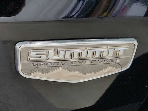 Used 2017 Jeep Grand Cherokee Summit AWD/4WD image 38