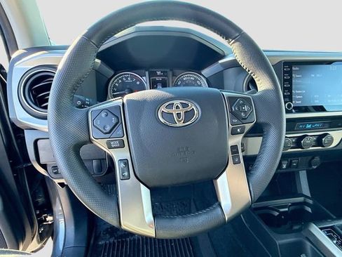 Used 2022 Toyota Tacoma SR5 w/ Technology Package image 12