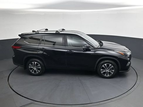 Used 2023 Toyota Highlander XLE AWD/4WD image 23