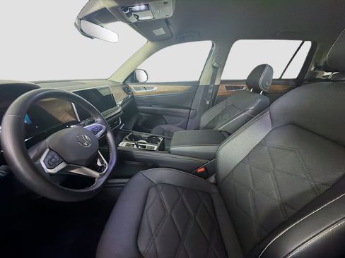 Used 2025 Volkswagen Atlas SE AWD/4WD image 13
