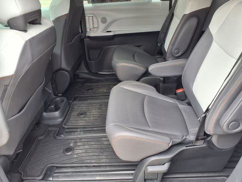 Used 2023 Toyota Sienna XSE image 10