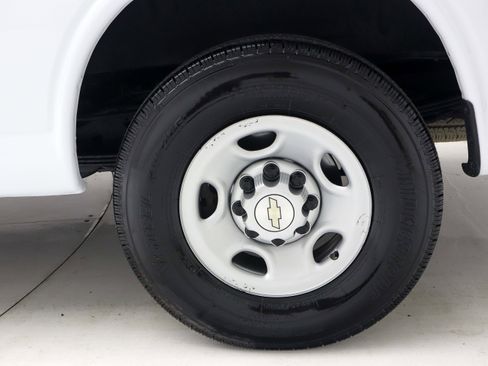 Used 2021 Chevrolet Express 2500 Extended RWD image 29