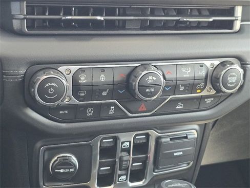 New 2025 Jeep Gladiator Sport image 11