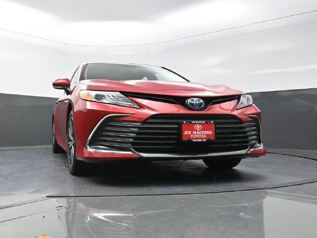 Used 2023 Toyota Camry XLE w/ Cold Weather Package FWD image 32