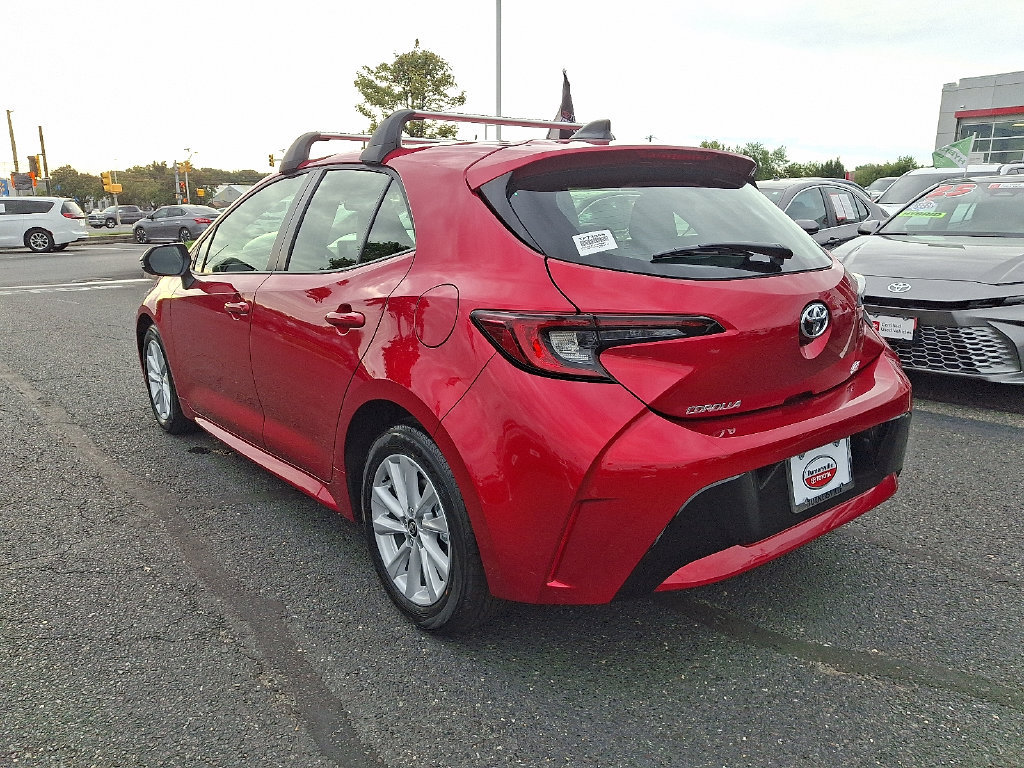 Used 2027 Toyota Corolla SE FWD image 4