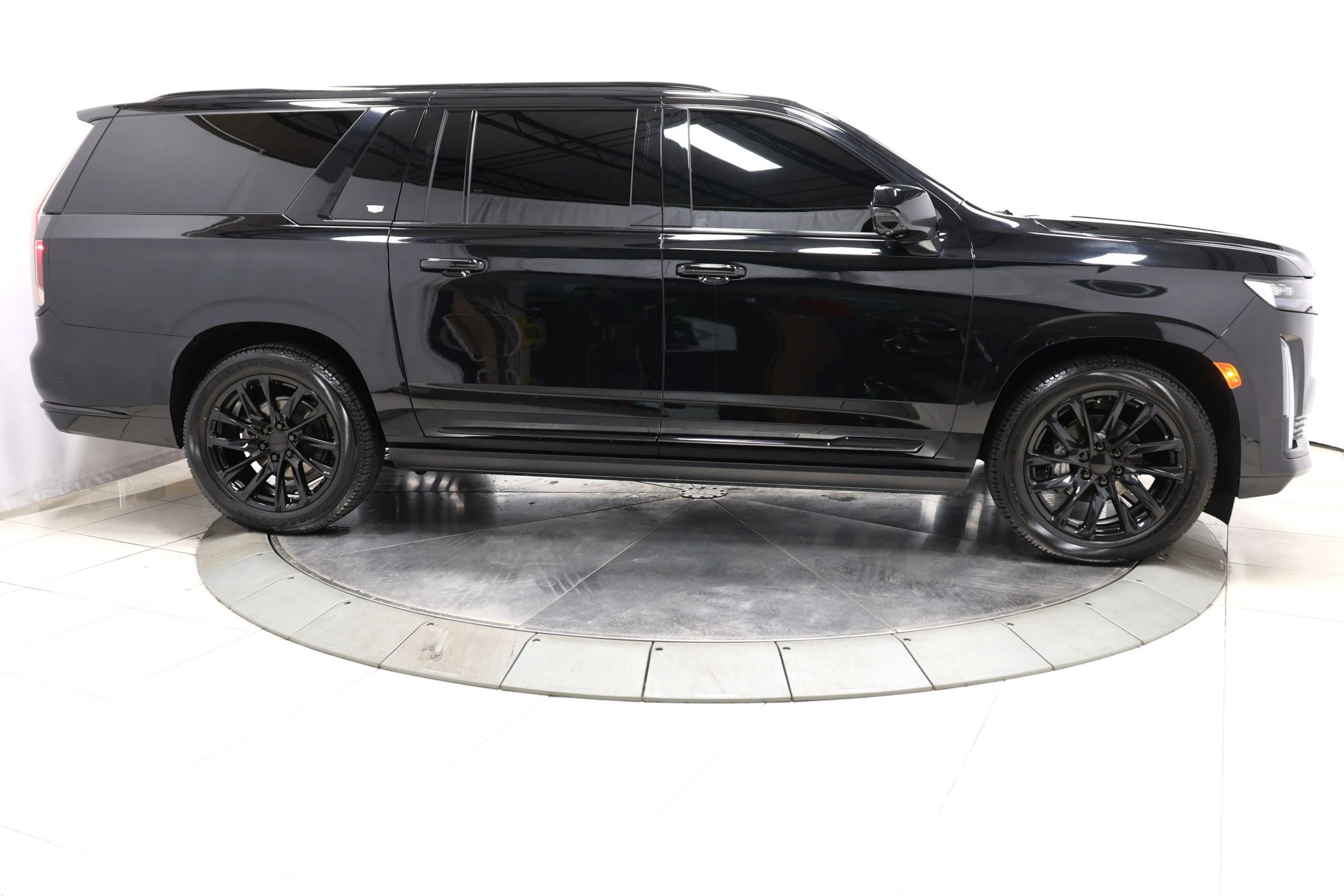 Used 2023 Cadillac Escalade ESV Sport w/ LPO, ONYX Package AWD/4WD image 87