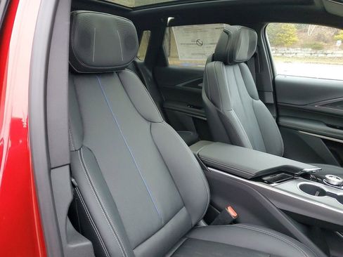 New 2025 Cadillac Lyriq Sport image 29