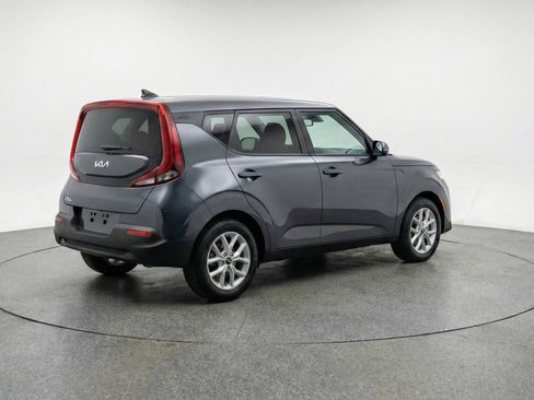 Used 2025 Kia Soul LX w/ LX Technology Package FWD image 9