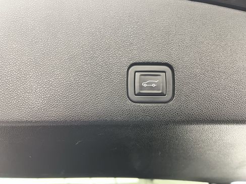 Used 2023 Cadillac XT6 Sport w/ Technology Package image 36