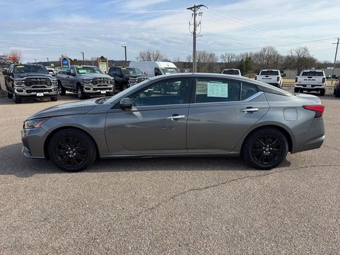Used 2023 Nissan Altima 2.5 S image 2