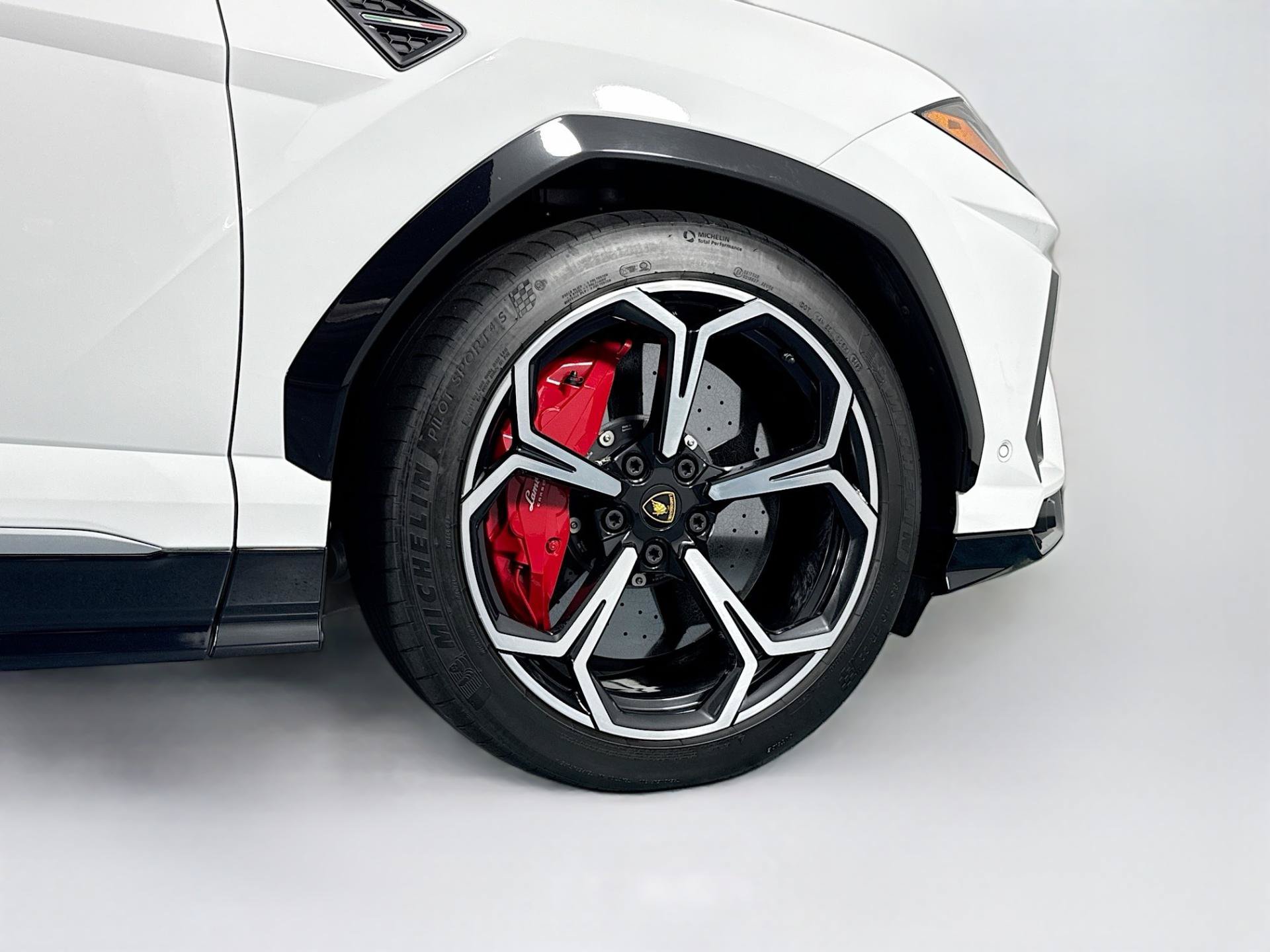 Used 2021 Lamborghini Urus AWD/4WD image 52