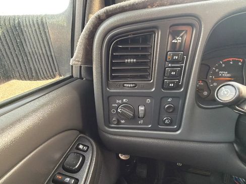 Used 2005 GMC Sierra 2500 SLE w/ Heavy-Duty Power Package AWD/4WD image 18
