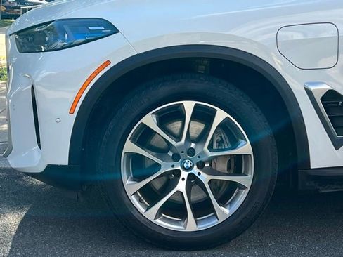 Used 2024 BMW X5 xDrive50e image 9