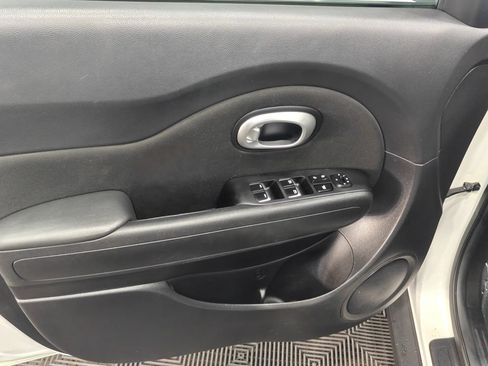 Used 2017 Kia Soul + w/ Designer's Package FWD image 29