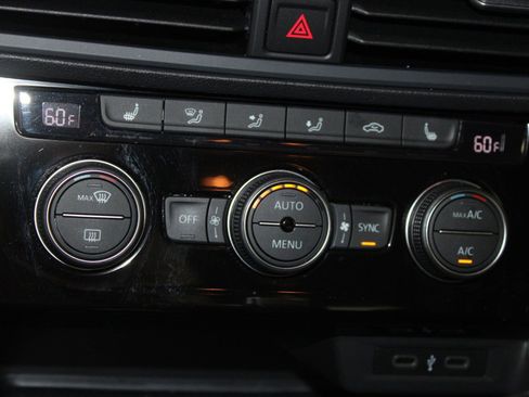 Used 2022 Volkswagen Jetta SE image 16