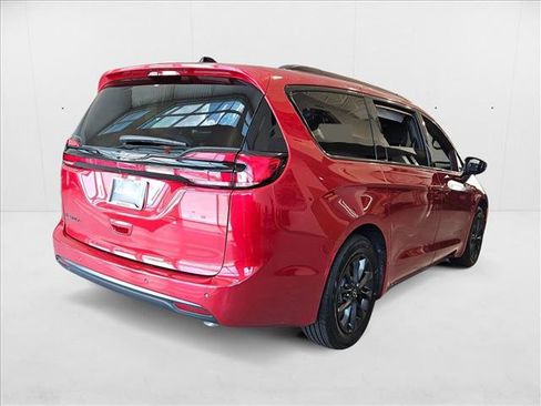 New 2025 Chrysler Pacifica Select w/ Fav Edition Package image 2