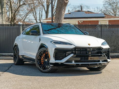 Used 2025 Lamborghini Urus SE image 2