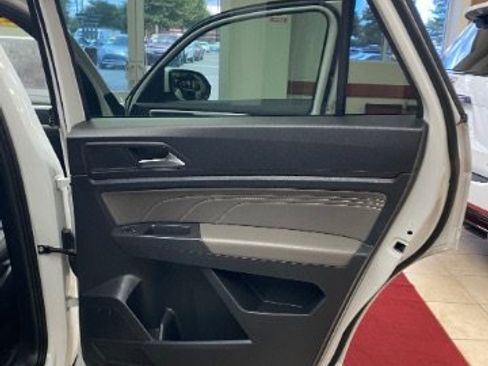 Used 2022 Volkswagen Atlas Cross Sport SEL w/ Cross Sport MDO Package AWD/4WD image 8