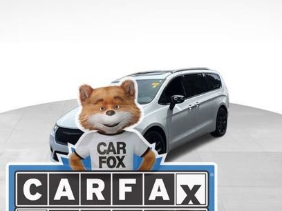 Used 2024 Chrysler Pacifica Limited w/ S Appearance Package