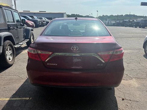 Used 2016 Toyota Camry XLE w/ Moonroof Package FWD image 10
