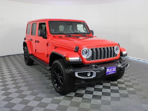 Used 2025 Jeep Wrangler Unlimited Sahara AWD/4WD image 24