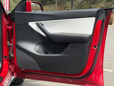 Used 2021 Tesla Model Y Long Range image 35