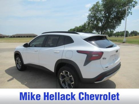 Used 2026 Chevrolet Trax LT w/ Driver Confidence Package FWD image 4